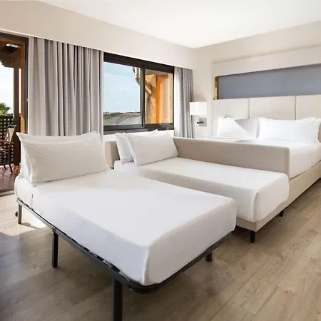 Doubletree By Hilton Golf Hotel 4*