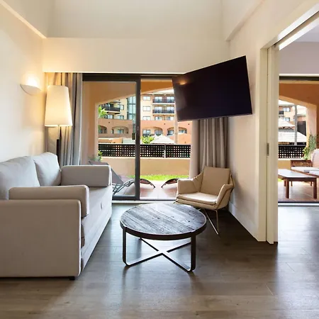 Doubletree By Hilton Golf Hotel 4*