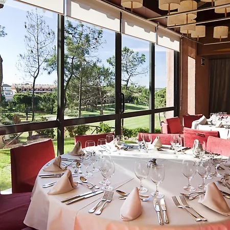 Doubletree By Hilton Golf מלון איסלנטייה