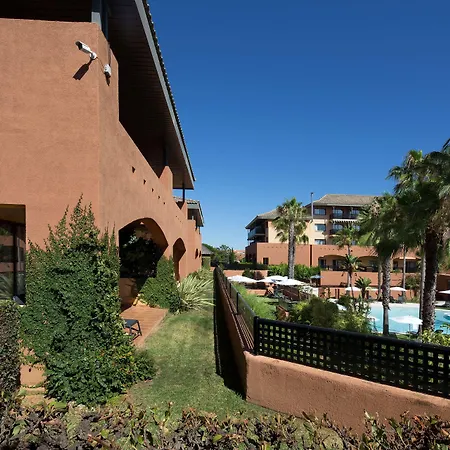 Doubletree By Hilton Golf Отель