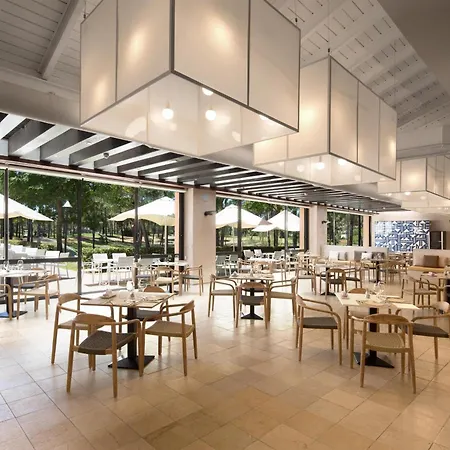 Doubletree By Hilton Golf Hotel 4*