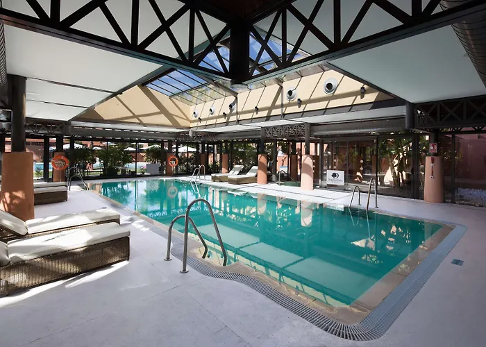 Doubletree By Hilton Golf Hotell