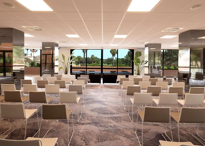 Hotell Doubletree By Hilton Golf 4*