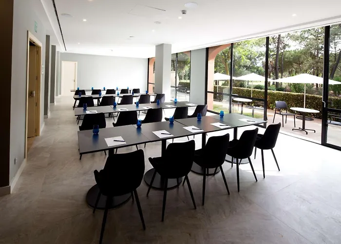 Hotell Doubletree By Hilton Golf 4*