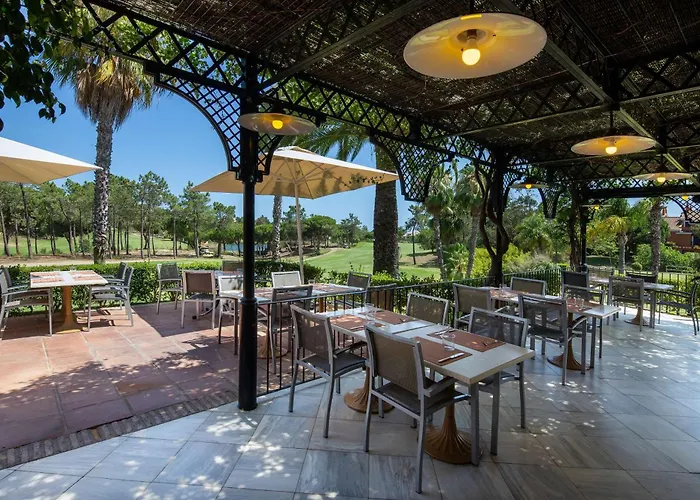 Doubletree By Hilton Golf Hotell